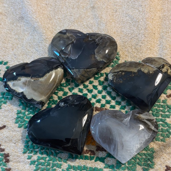 Other - Black and Gray Heart-Shaped volcanic agate Stone Accents
